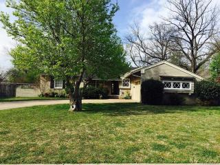 1631 43rd Pl, Tulsa OK  74105-4113 exterior