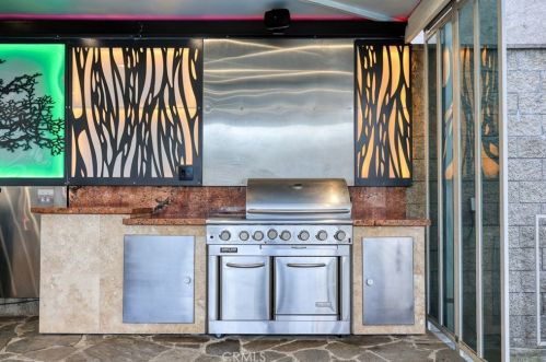 1468 Hillside Dr, Glendale CA  91208-2417 exterior