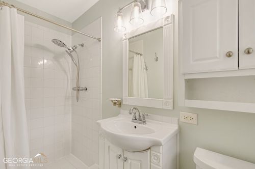 6896 Lockridge Dr, Atlanta GA  30360-1515 exterior