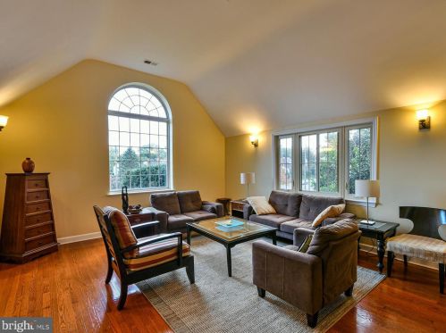 621 Greenbrier Dr, Silver Spring MD 20910-4230 exterior