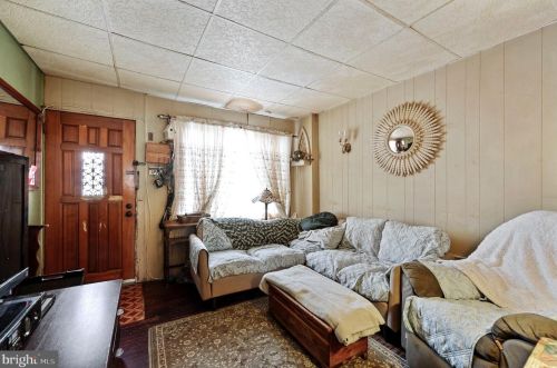 2837 Livingston St, Philadelphia, PA 19134-4720