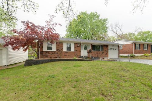 7367 Tannoia Dr, Hazelwood, MO 63042-1343