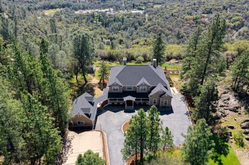 3550 Sugar View Rd, Meadow Vista, CA 95722-9492