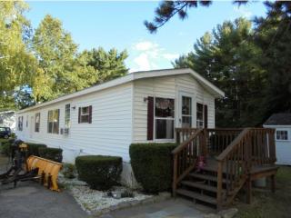 28 Xenia St, Nashua, NH 03062-3549