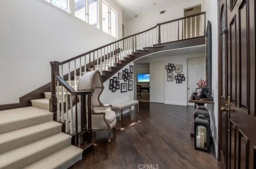 1566 Hillside Dr, Glendale CA  91208-2456 exterior