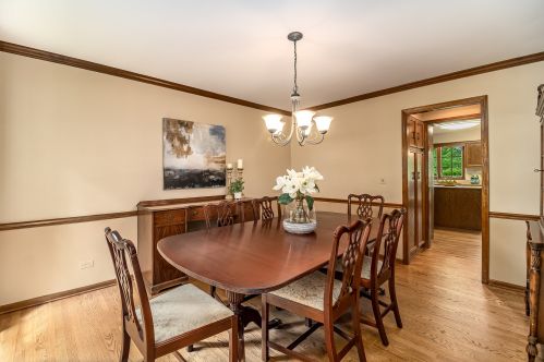 1401 Ginger Ln, Naperville, IL 60565-5229