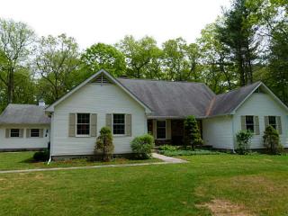 40 Meadowbrook Rd, Richmond, RI 02898-1110