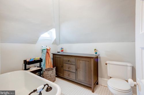 301 Gravers Ln, Philadelphia PA 19118-2802 exterior