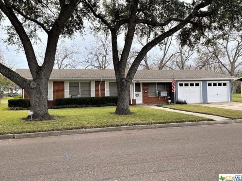 3103 Redwood Dr, Victoria, TX 77901-3526