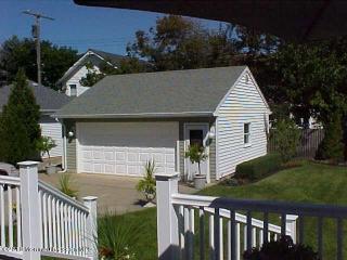 6 Sussex Ave, Wall Township NJ  07762-1213 exterior