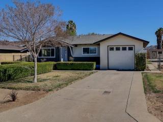 1090 Ardmore St, Riverside, CA 92507-2006