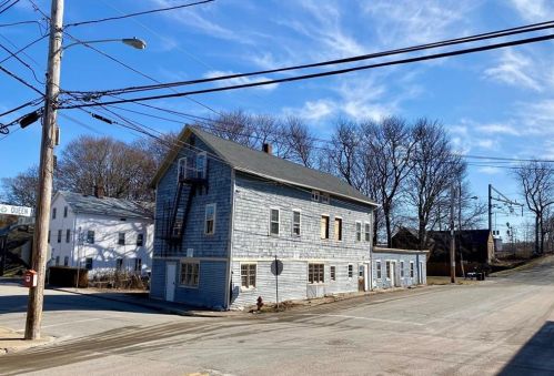 104 Duke St, Warwick, RI 02818-3834