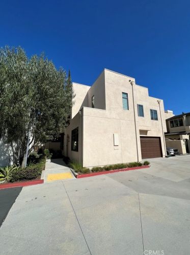 2027 Orange Olive Rd, Orange, CA 92865-3326