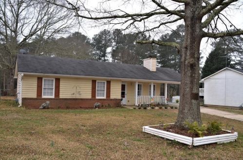 175 Belmont Farms Dr, Ellenwood, GA 30294-2727