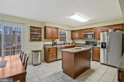 8858 Eagle Rock Ln, Springfield VA  22153-1727 exterior