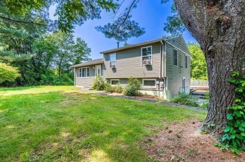 11 Northwood Rd, Upper Stepney, CT 06468-2227