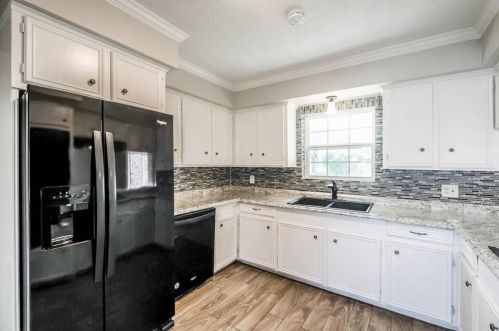 1008 Collins Rd, Richmond TX 77469-2745 exterior