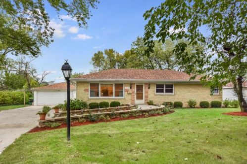 3244 Ronald Rd, Glenview, IL 60025-4563