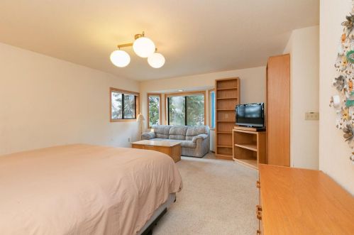 14270 Shr Dr, Truckee CA  96161-3430 exterior