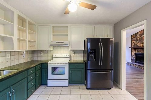 4077 Maxanne Dr, Kennesaw, GA 30144-2178