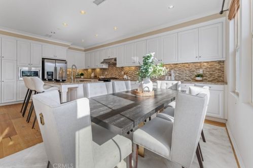 78 Rembrandt, Irvine CA  92620-7314 exterior