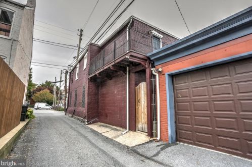 241 Cherry St, Lancaster PA  17602-2725 exterior