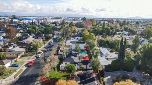 7960 Amestoy Ave, Van Nuys CA  91406-1603 exterior