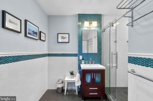 800 Easley St, Silver Spring MD 20910-4587 exterior