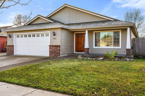 969 Willowdale Ave, Medford, OR 97501-1958