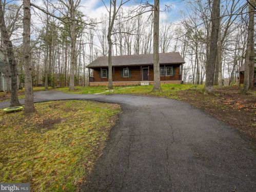 111 Dogwood Dr, Cross Junction, VA 22625-2504