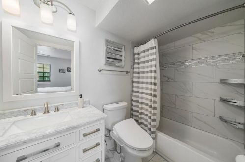 2116 Rockwood Dr, Carrollton TX 75007-5723 exterior