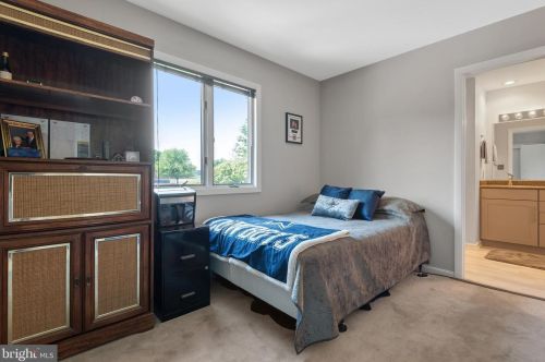 884 Salisbury Ct, Lancaster PA  17601-4481 exterior