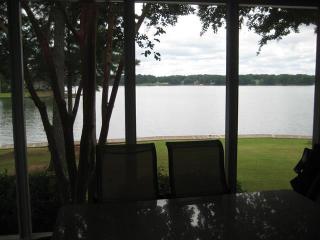 1161 Marina Cove Ln, Reynolds Plantation, GA 30642-4832