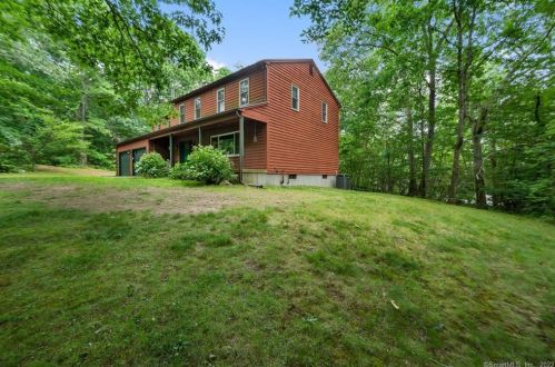 2 Nottingham Ct, Gales Ferry, CT 06335-1314