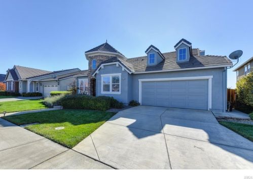 625 Purple Martin Dr, Vacaville, CA 95687-7758