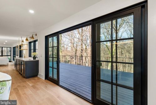 603 Gravers Ln, Philadelphia PA 19118-2806 exterior