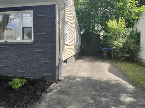 89 Clematis St, Providence, RI 02908-4005