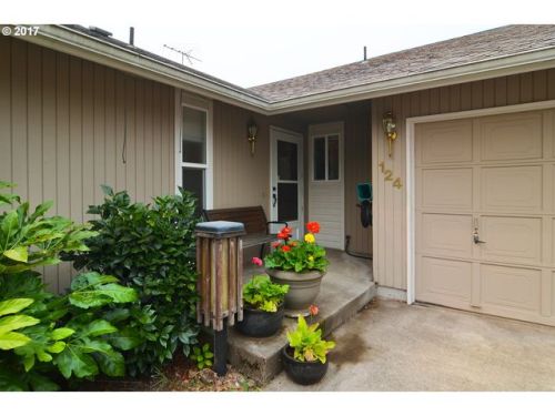 124 72nd St, Springfield, OR 97478-7229