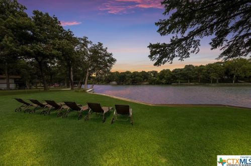 332 Mdw Lk Dr, Seguin TX 78155-9206 exterior