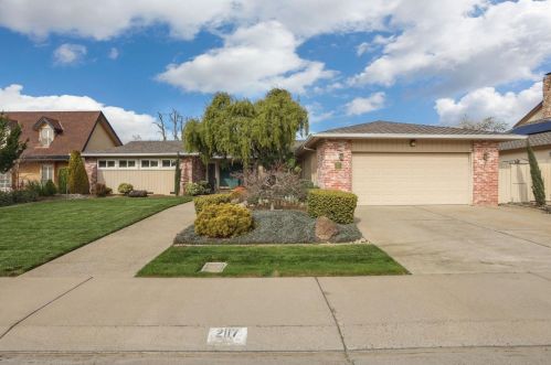 2117 Sunwest Dr, Lodi, CA 95242-3712
