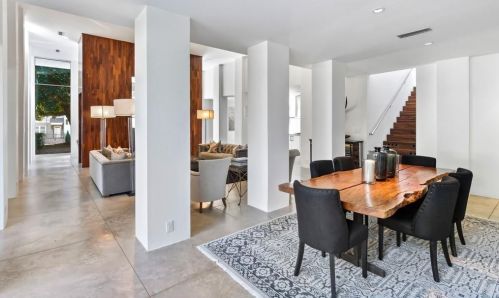 5890 Hilderbrand Dr, Atlanta GA  30328-5149 exterior