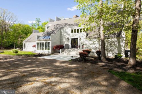 122 Fairway Dr, Buena Vista Township, NJ 08310-1522