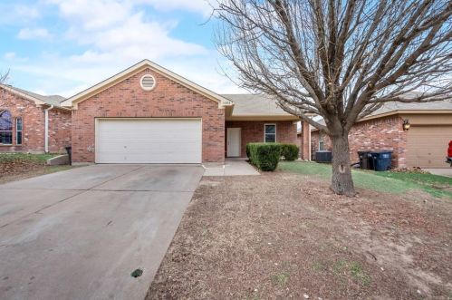 6408 Bay Lake Dr, Fort Worth TX  76179-4187 exterior