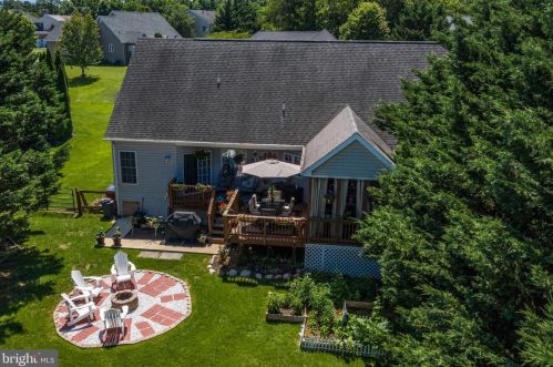 384 Turnberry Dr, Charles Town WV  25414-3930 exterior