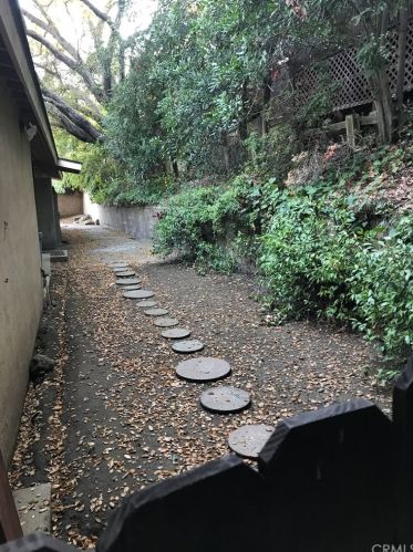 3777 Lockerbie Ln, Glendale CA 91208-1027 exterior