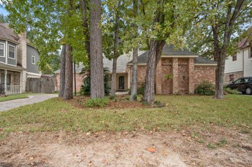 38 Devonshire Dr, Conroe TX  77304-2746 exterior