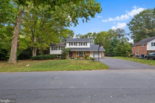 1826 Northbrook Dr, Lancaster, PA 17601-5027