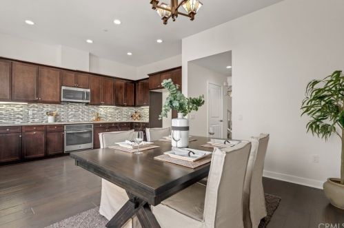 806 Santa Ana Blvd, Santa Ana CA 92701-3962 exterior