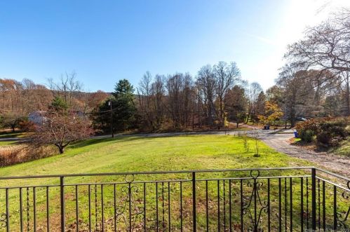 1702 Country Club Rd, Middletown CT  06457-2351 exterior