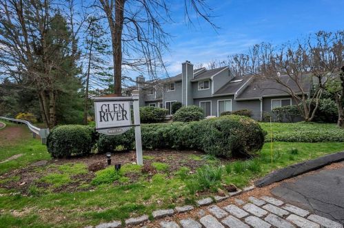 36 Glen Rdg, Wilton CT  06897-4038 exterior
